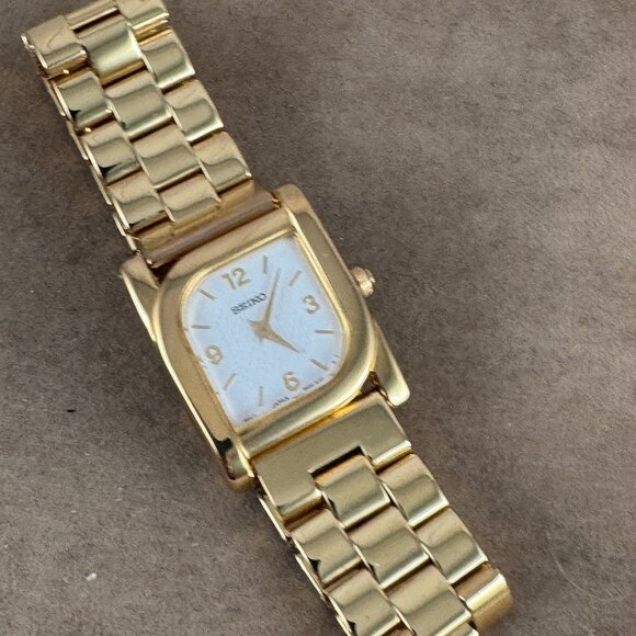 Vintage Seiko Watch with a Curved Parallelogram Shaped Asymmetrical Face - Picture 1 of 9